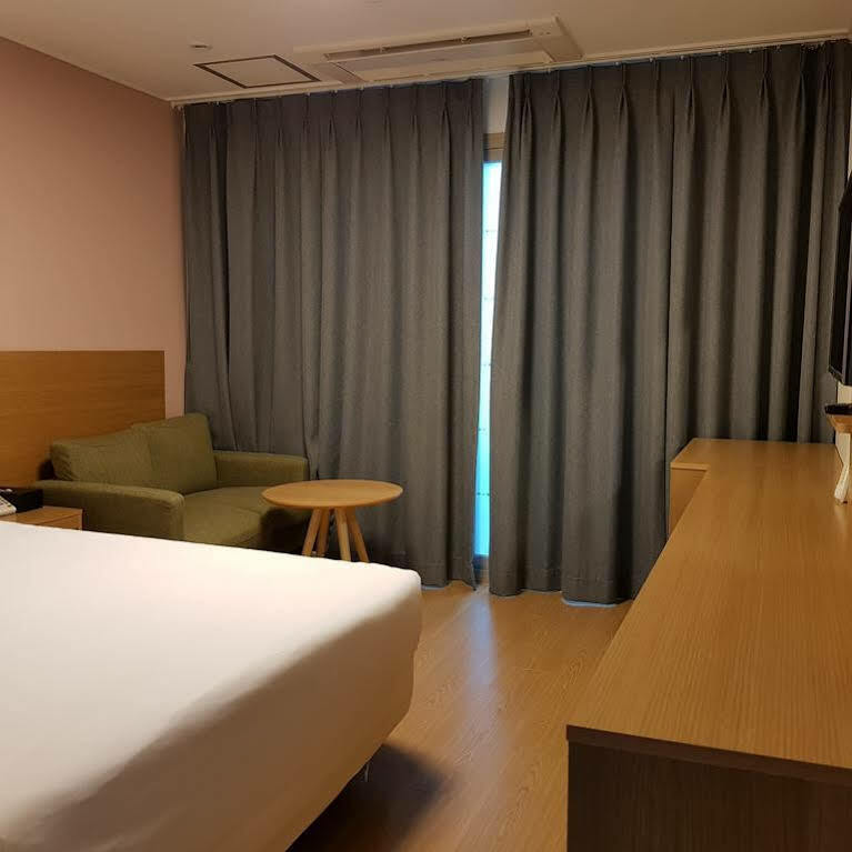 Sims Hotel Чечжу Екстер'єр фото